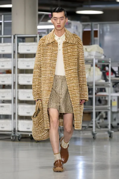 Look 10